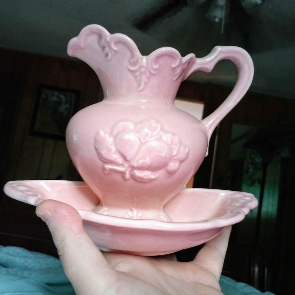 Vintage USA Pottery Half Pitcher & Bowl Wall Pocket     1/24